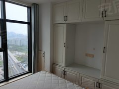 丽景湾华庭公寓，2室出租1300一个月