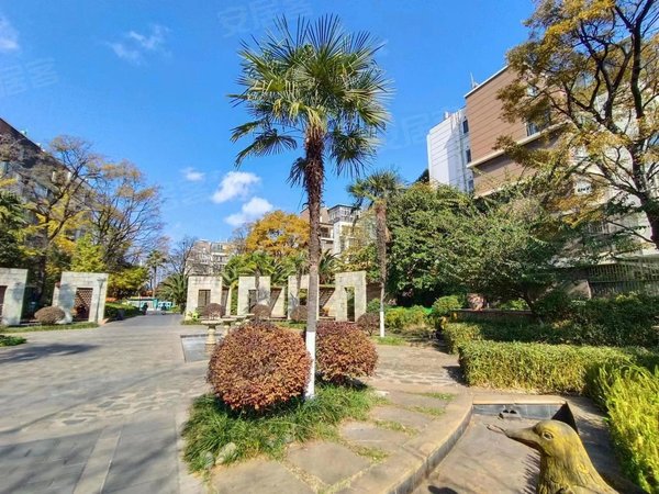 昆明官渡世纪城12棵橡树庄园十二棵橡树庄园二楼带家具 家电出租出租