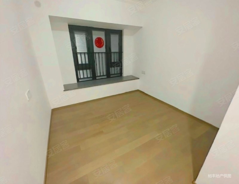 品秀星图~中楼层电梯房~停车充足~双卫~小区绿化高~密度低