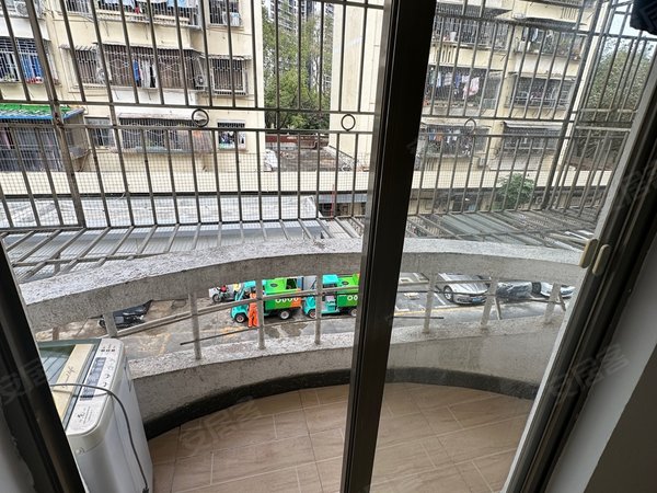 深圳南山蛇口南水村阳台大单间,水湾地铁站,楼梯三楼,招稳定干净租客