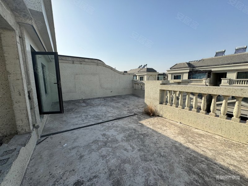 双拼别墅 有花园 有露台 实得近500平左右 可做7房,梧桐墅(别墅)二手