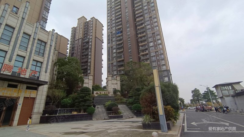 园洲江景房君悦湾精装4房2卫单价8字头9成新即住