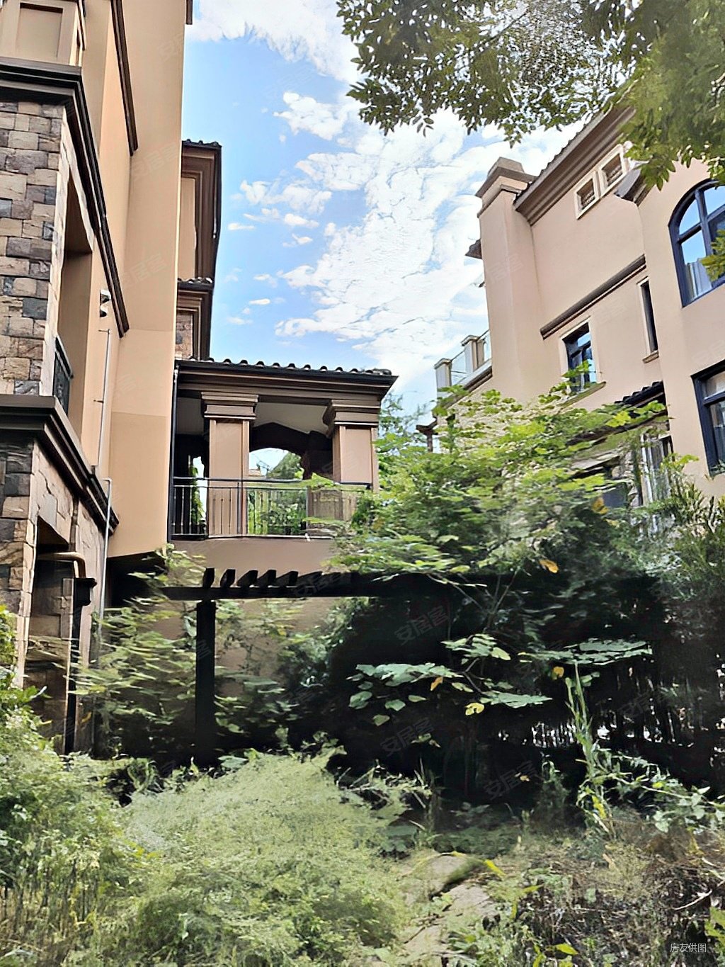 林溪湾邻湖别墅送450平花园510万