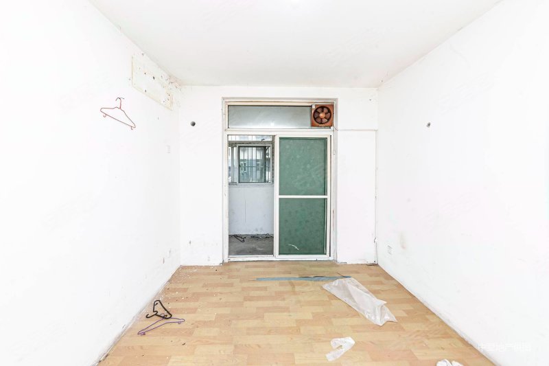 和平路北京华联对面 4号地铁口 业主是熟人 谈价找我更好谈