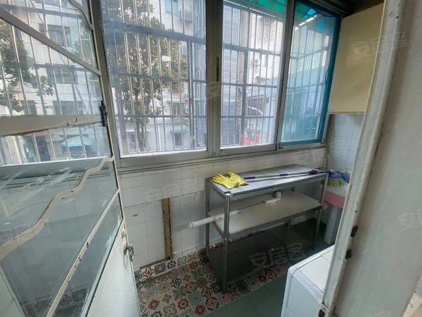 【多图】宁馨小区,大宁租房,房子地铁口出门就是 4个房间 可同事一起