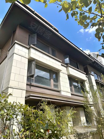 万科联排别墅,带300平大花园,产权满二无抵押,仅售460万,万科理想城