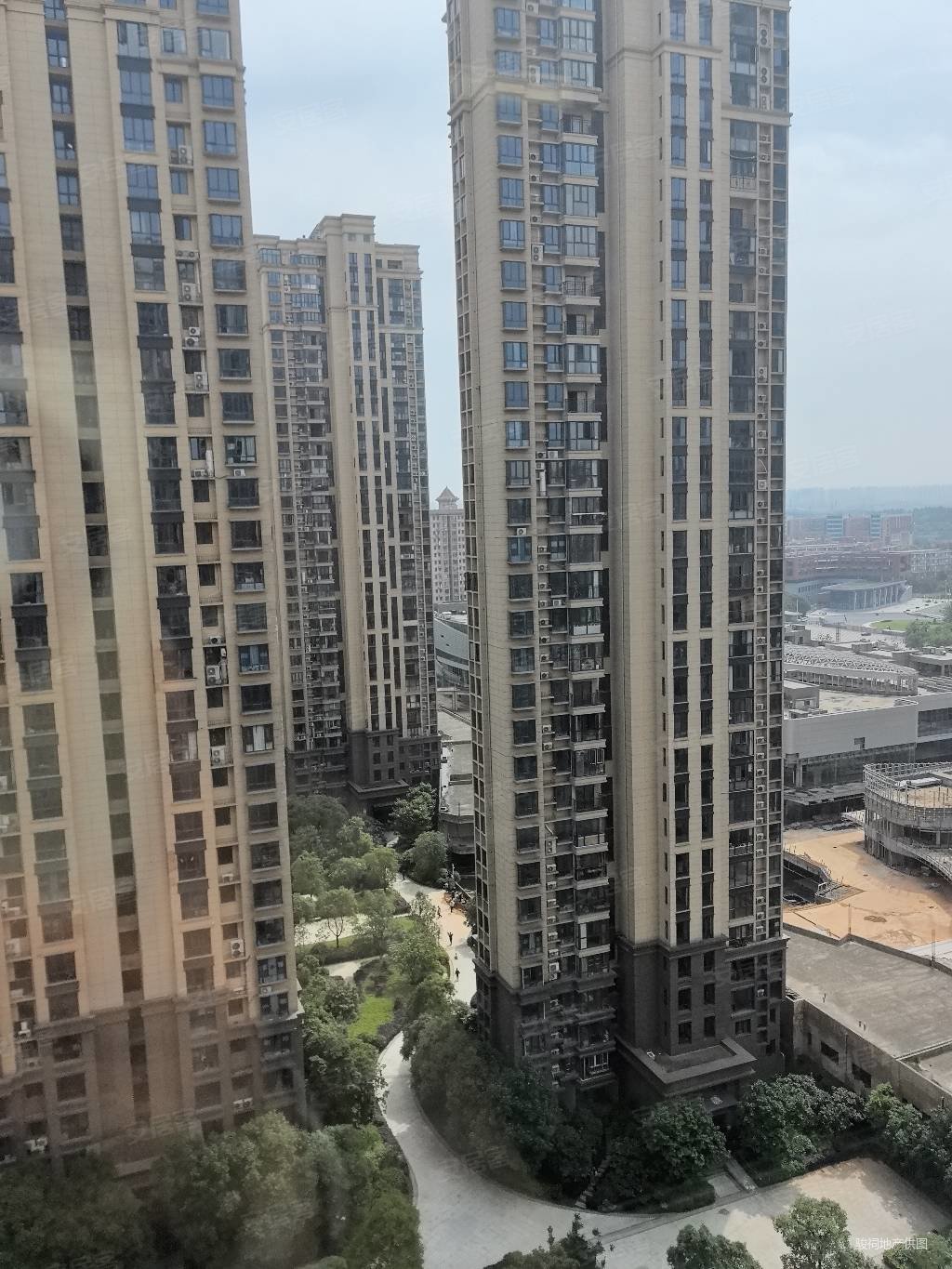 次新房,精装修,拎包入住,送个车位,联泰天悦二手房,145万,2室2厅,1卫