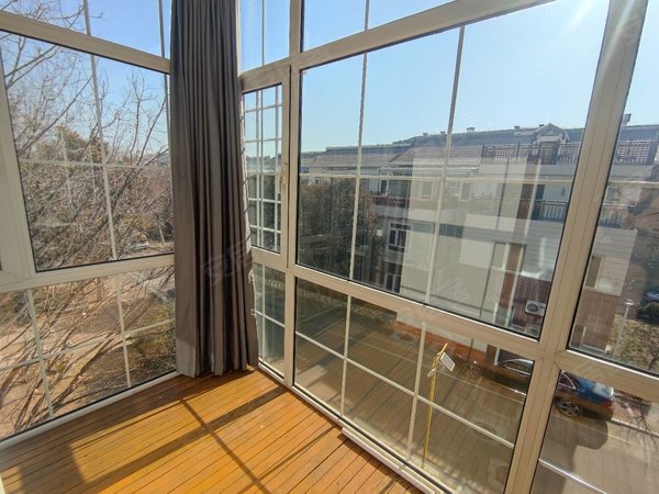 泰安泰山市政广场国华经典国华经典限量叠墅,两层加车库总面积300平