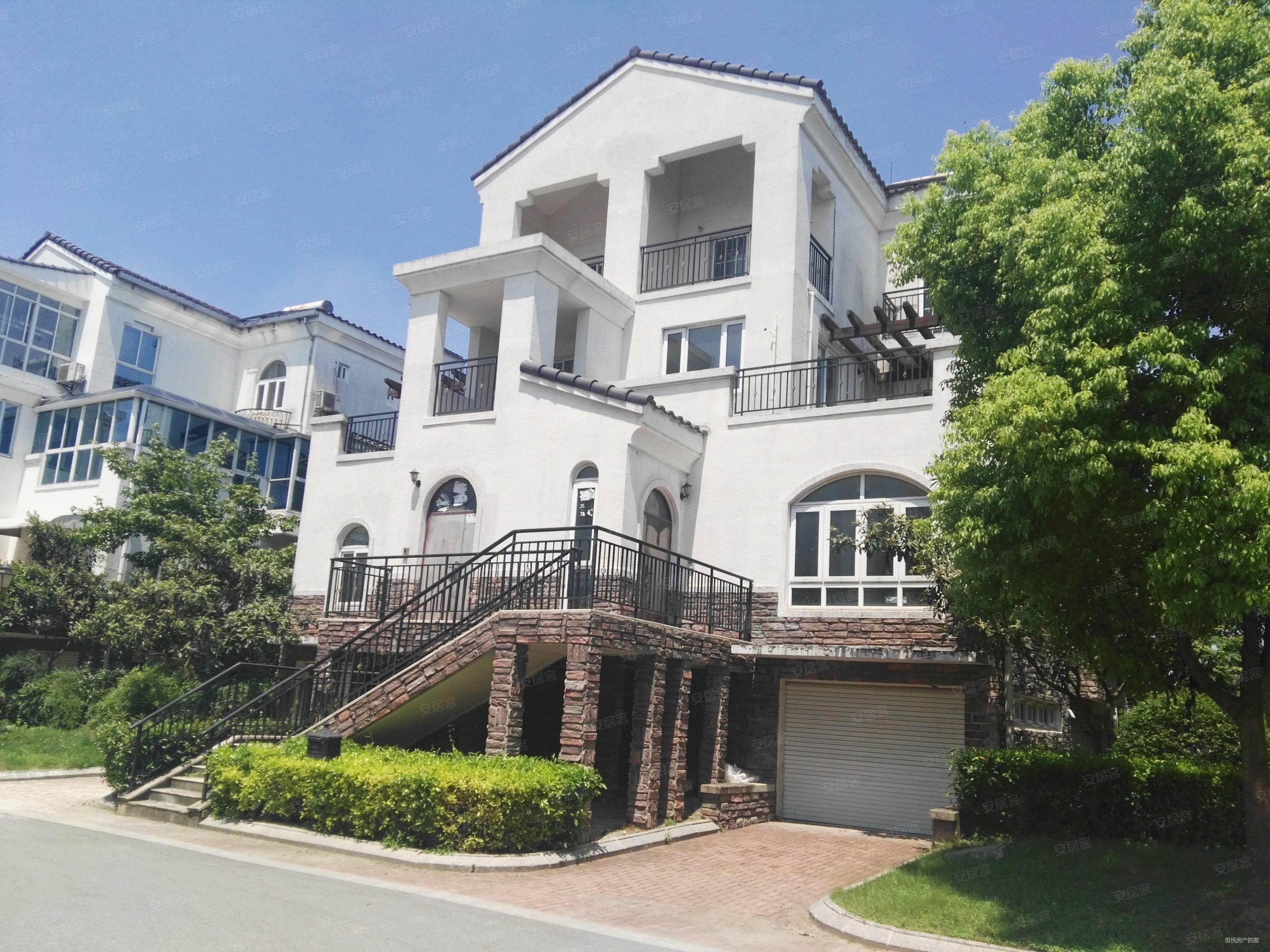 千灯逸墅大双拼全明地下室纯毛坯满2年诚心急售随时看房