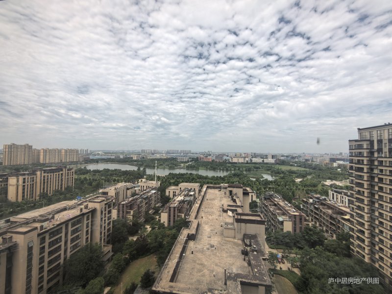 近地铁 商品房 中间好楼层 南北通透 双卫 楼龄新,绿地海德公馆二手房