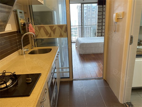 佛山顺德乐从佛奥星光广场天佑城星光公寓 豪华单间 带浴缸淋浴 随时