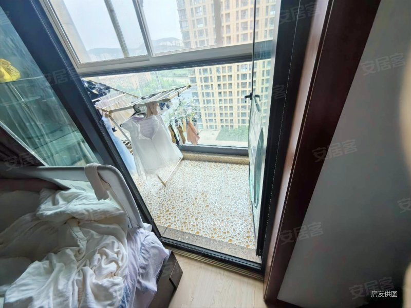 绿城西子公寓精装套二,南北通透边户中高好楼层