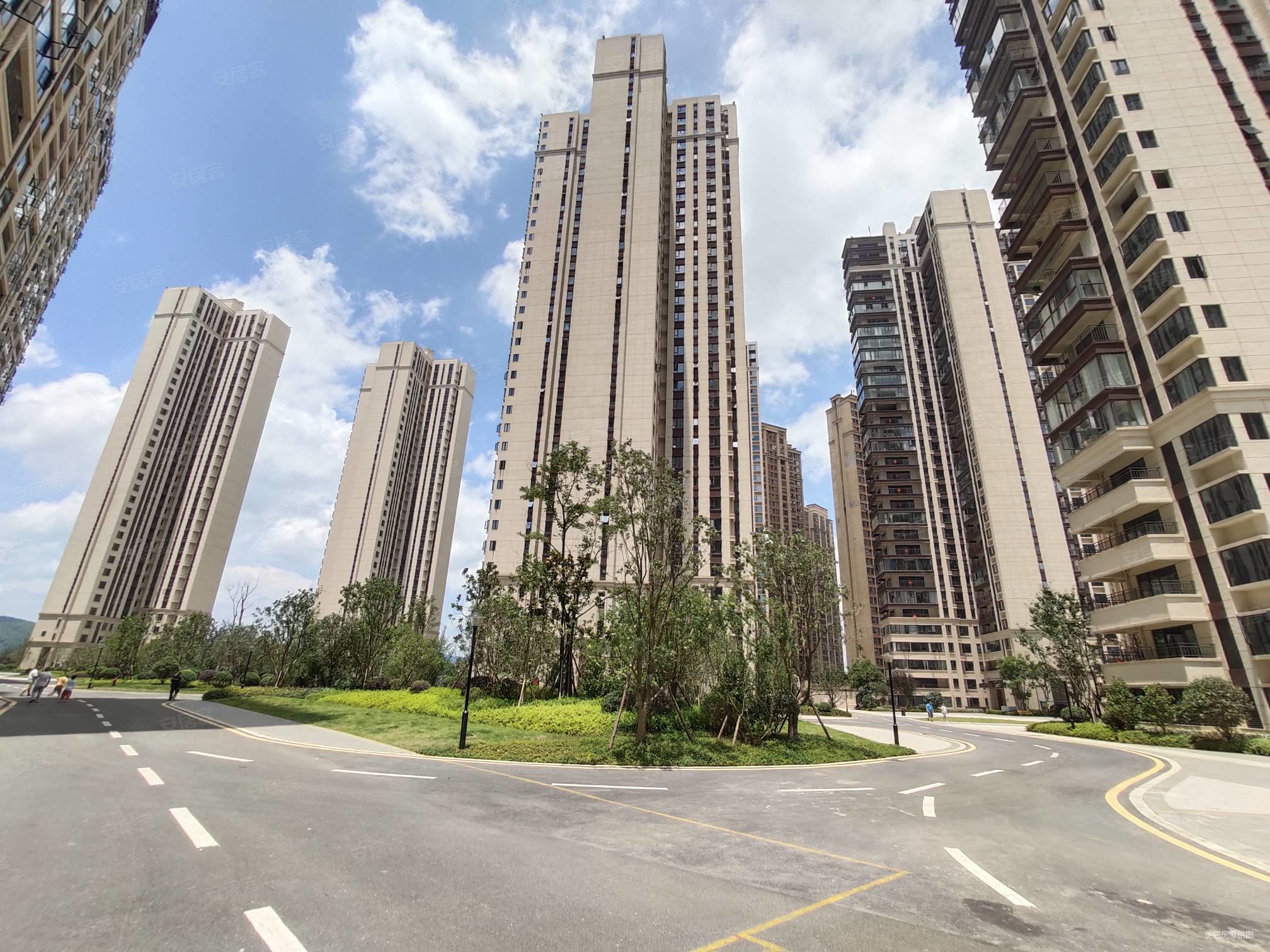 62万129平,绿地国际花都(f区)二手房,62万,4室2厅,2卫,129平米-贵阳