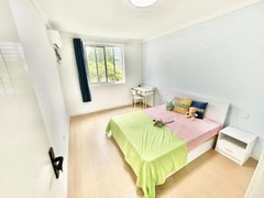上海黄浦黄浦世博滨江西藏南路地铁口！九院对面！双南双阳台！两个卧室差不多大可短租出租房源真实图片