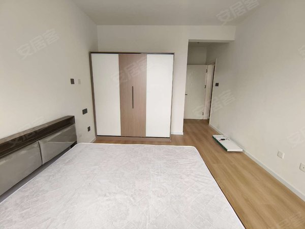 紫悦府新出,精装三室双卫的,第一次出租,钥匙在手随时看房,莱西租房