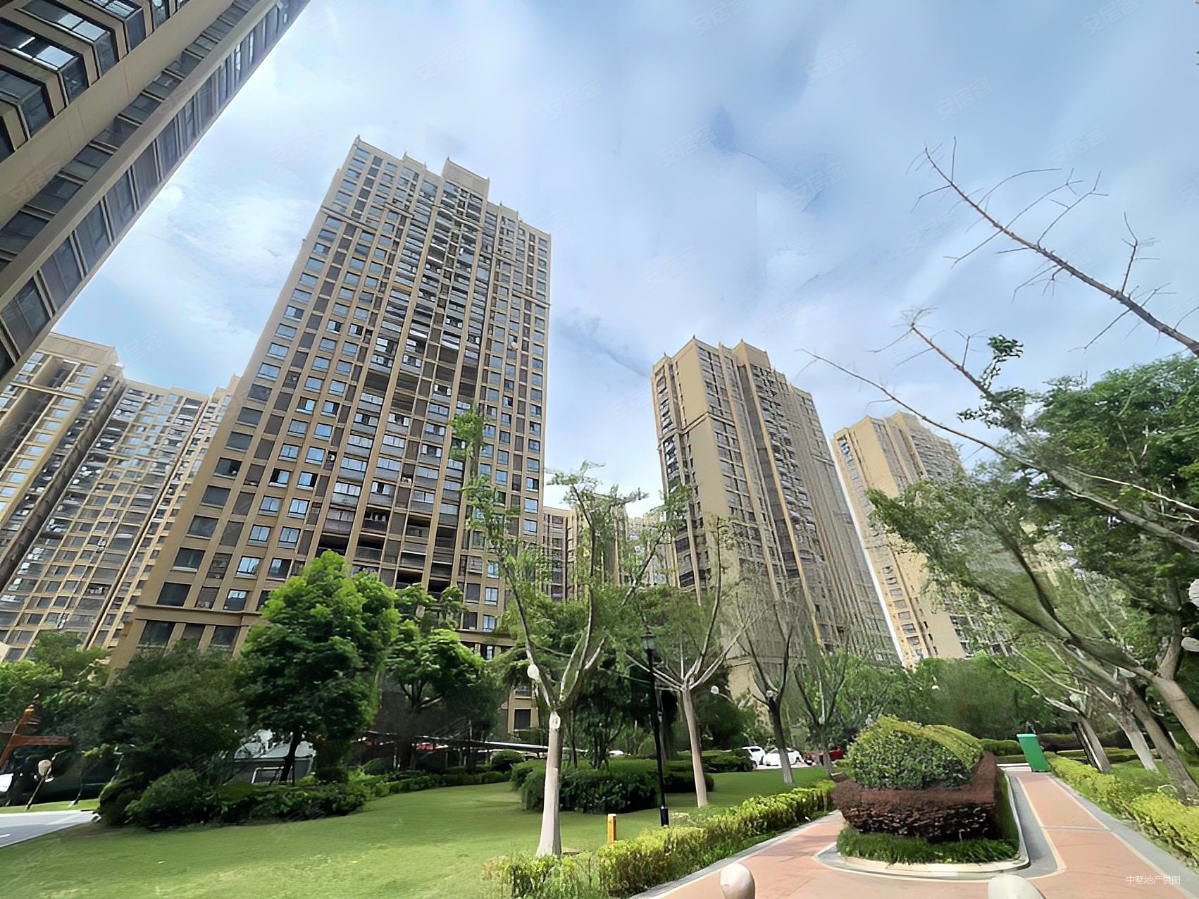 华盛大运城(三期)4室2厅1卫116.41㎡南139万