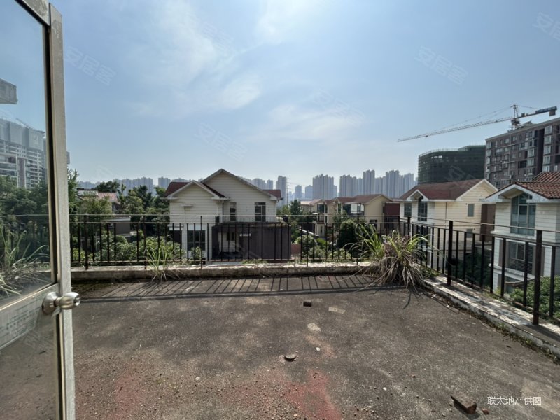 普瑞斯堡别墅,独栋,三面环绕花园,双露台,双独立车库,急售