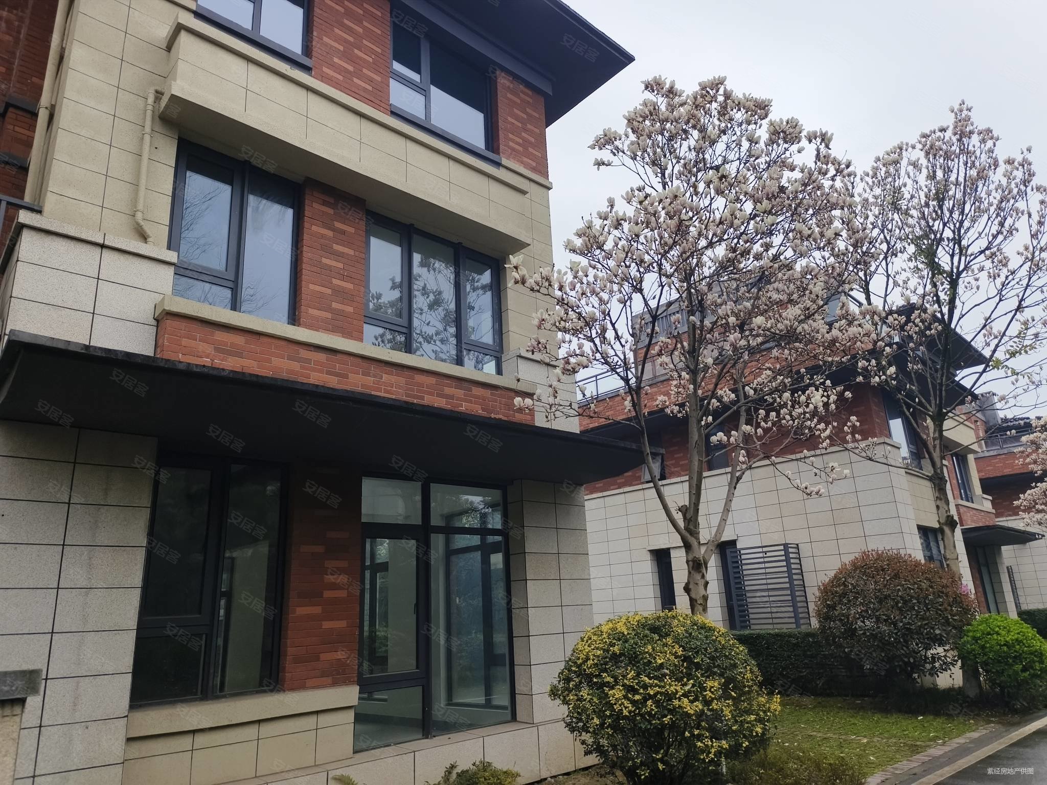 揽山墅内独栋别墅连底4层可做套五套六带前后院子