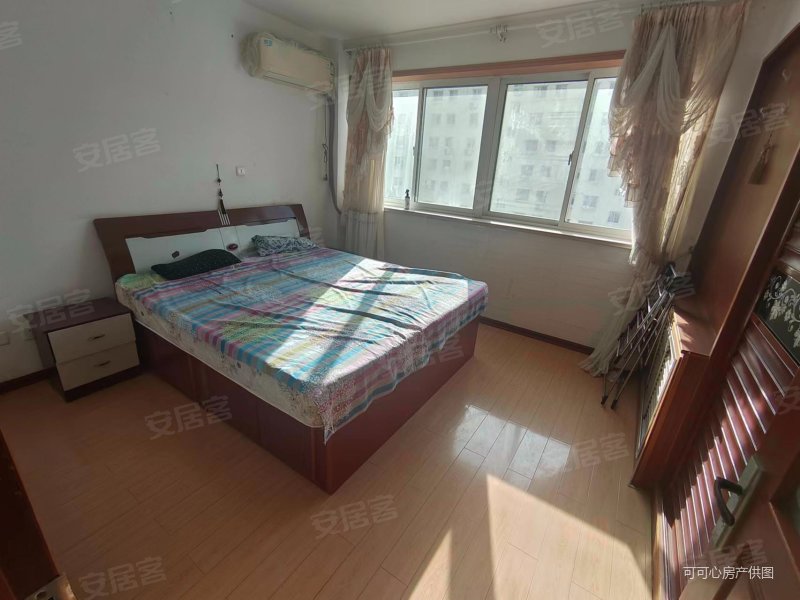 万泰花园三室打头房一梯两户公摊小祥和