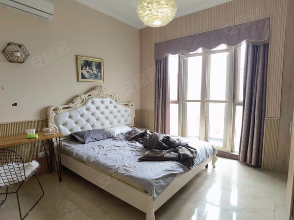 广州海珠广州塔珠江帝景苑珠江帝景 顶层复式 带30方平台 精装5房 双