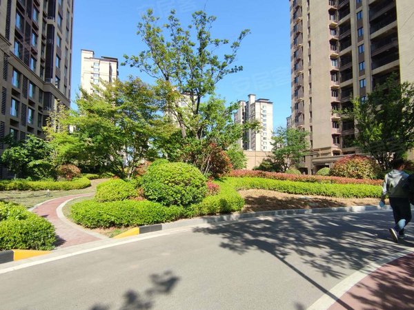 地铁口锦绣城和园 套二 精装 家具家电齐全 1500出租,黄岛租房-青岛58