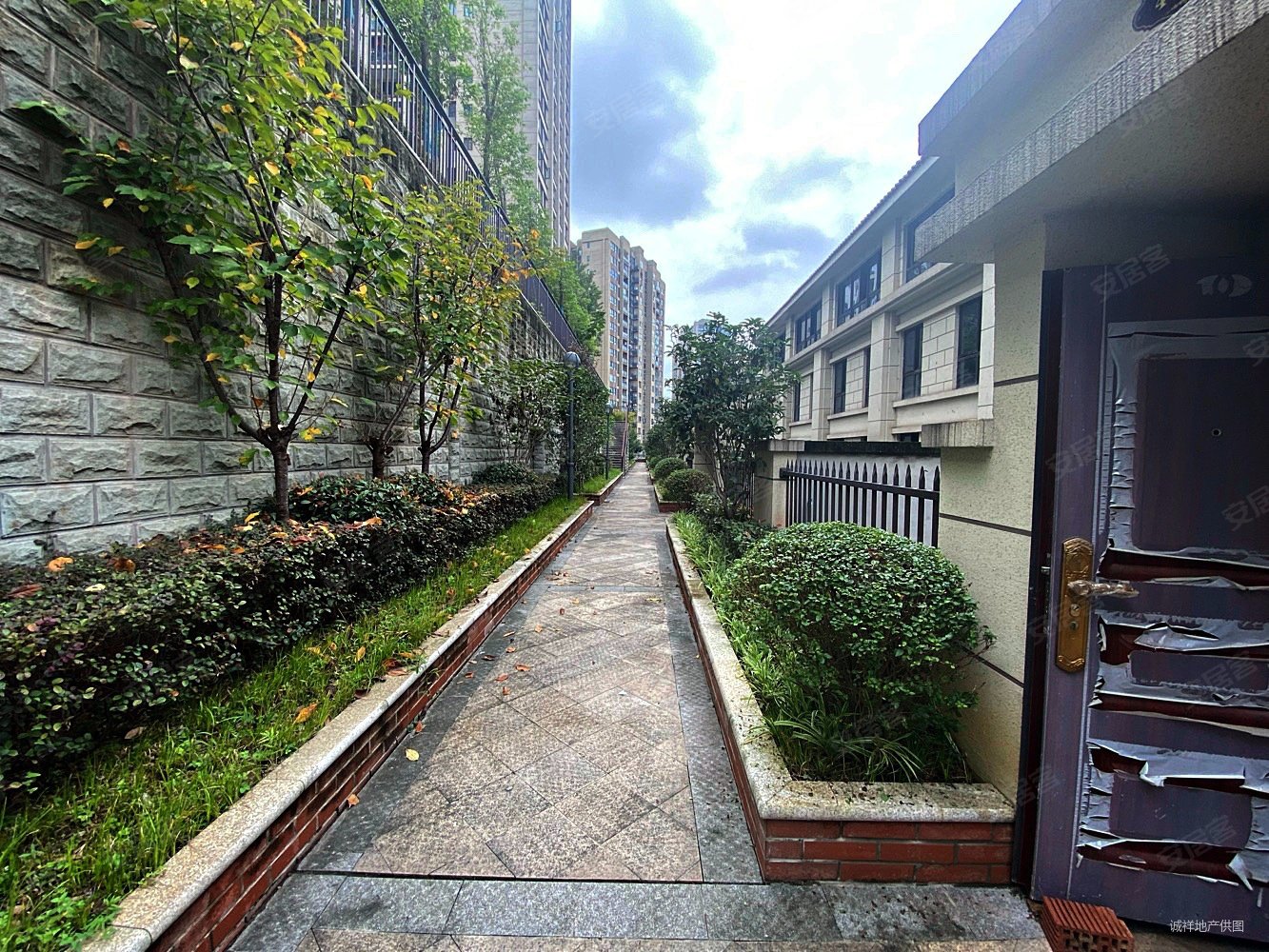 李家沱长江大桥就在眼前真正 的一线江景别墅,巴滨一号璀璨滨江二手房