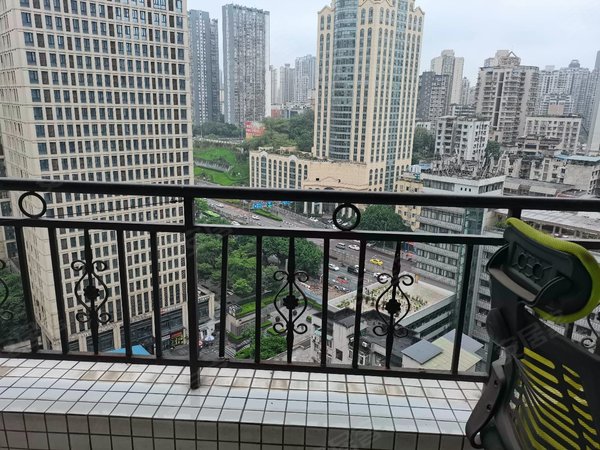 重庆江北观音桥北部时代名居红旗河沟双轻轨 建玛特楼上精装电梯3室2