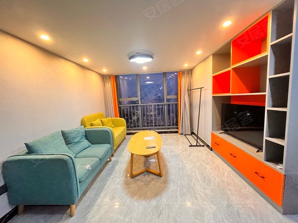 昆明五华龙泉路万彩城(商住楼)万彩城loft公寓两室拎包入住租金美丽