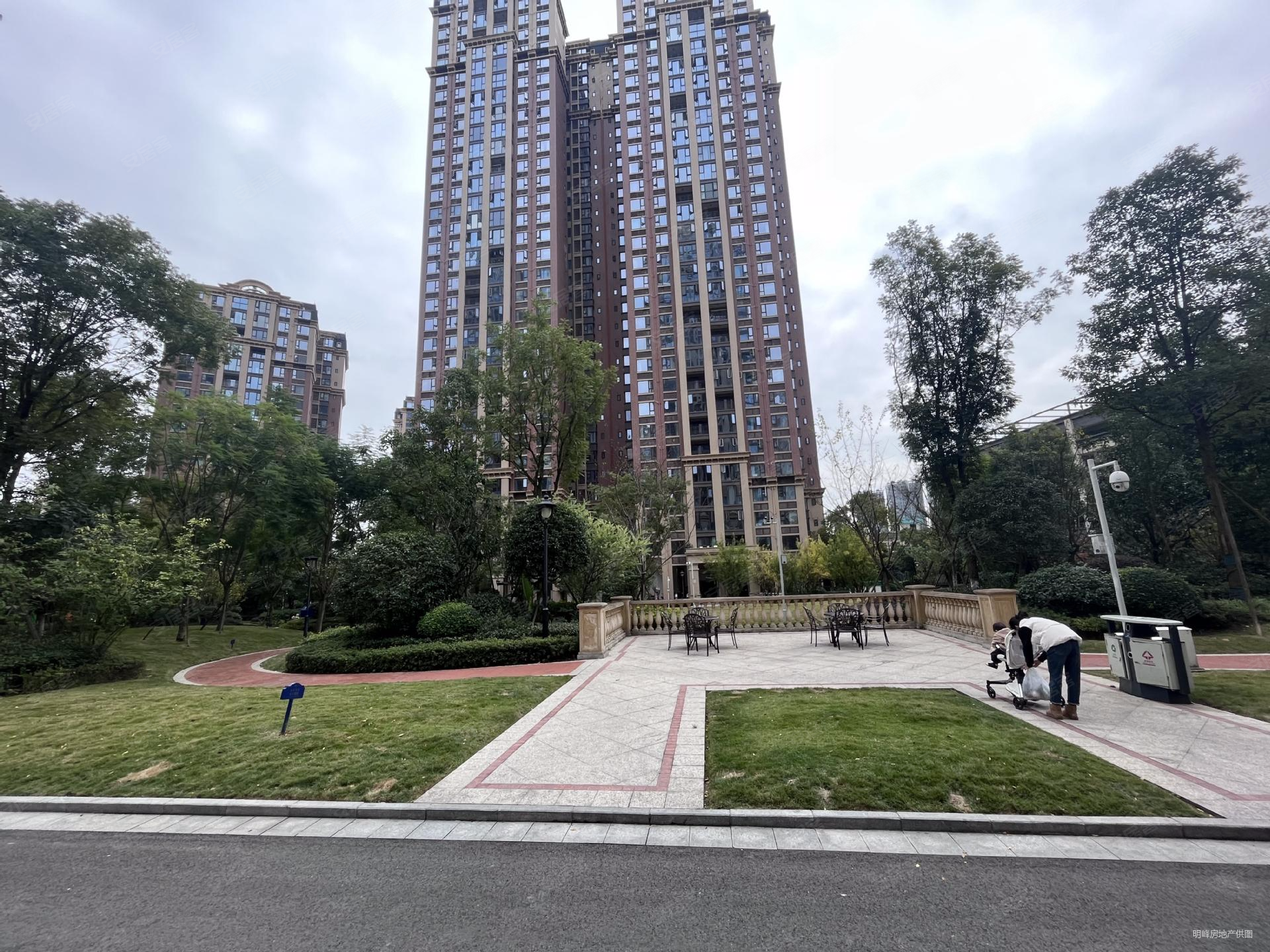 鹭湖宫10区 东南朝向 中间楼层 看房方便 精装修带地暖,鹭湖宫10区二