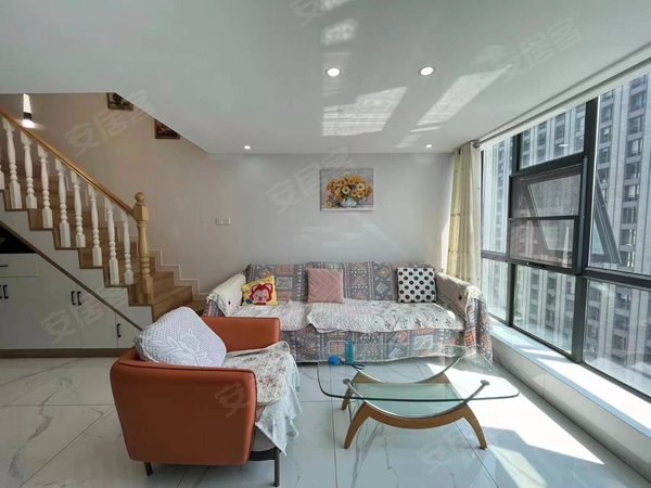 昆明五华黄土坡西南驿海源财富中心 创新大厦旁 两室loft 民用水电