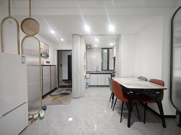 桂林七星毅峰路骖鸾路40-1号小区万达广场旁 骖鸾雅居小区 家电家具齐全 民用水电 拎包入住出租房源真实图片