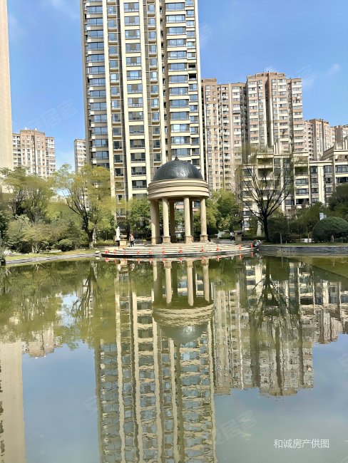 曲江龙邸刚需两居临地铁高楼层采光充足板楼电梯房