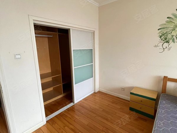 青岛崂山金家岭金岭花园(a区)金岭花园(a区) 2室2厅1卫  精装修90平米