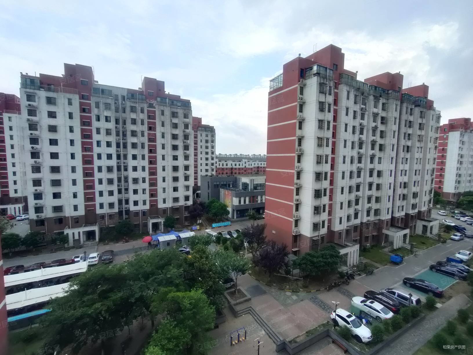 漕湖花园小户带阁楼急售送14平车库96万可以做4室