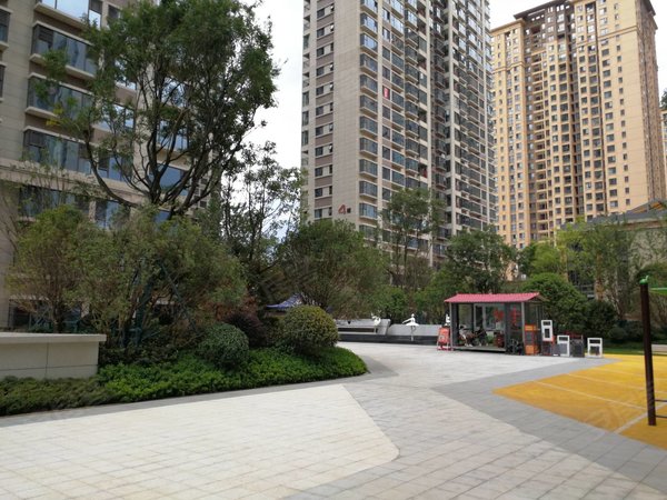 昆明官渡巫家坝中骏天誉一期官南大道地铁站旁中骏天誉小区3室2厅1厨2