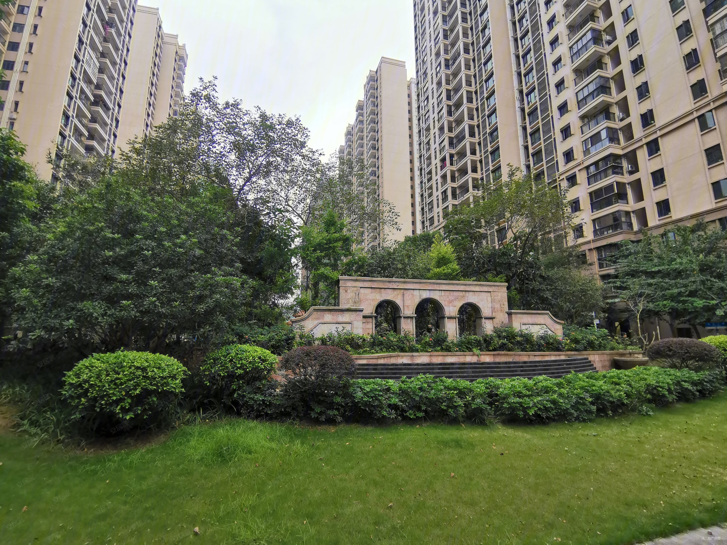 珠江国际城10038平104万3室2厅2卫