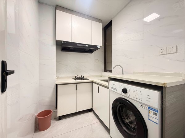 海宁海宁市区硖石华鸿原墅(公寓住宅)南关厢附近，华鸿原墅精装1室，到顶大衣柜，天然气做饭，可短租出租房源真实图片