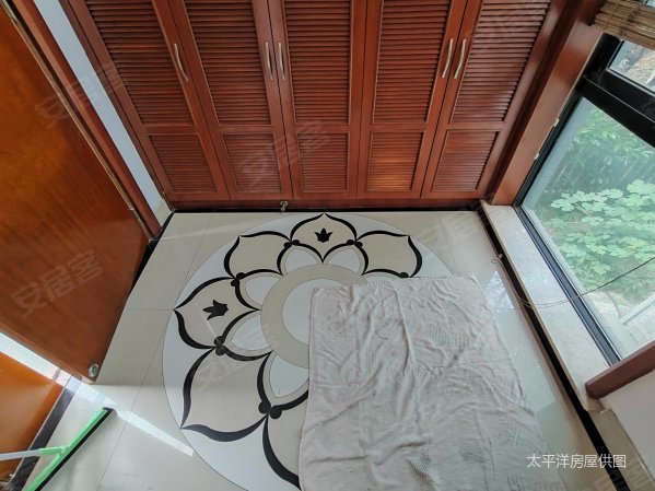 金地格林春晓(别墅) 联排 居住密度低 购物方便 南向采光好