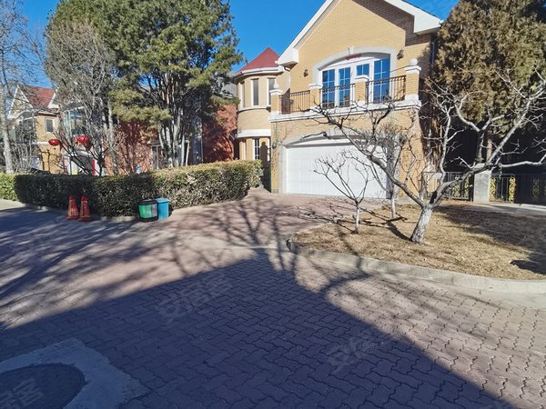 北京顺义马坡龙苑别墅龙苑别墅5居有车库有花园家私全齐看房方便出租