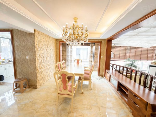 徐州泉山开元四季开元麓郡(D,E区)云龙湖西岸 开元麓郡联排别墅 边户大院子 精装修供暖拎包入住出租房源真实图片