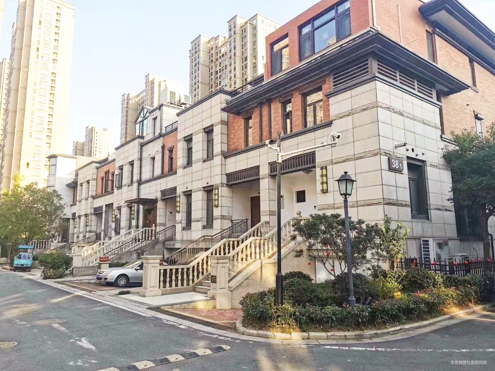 御龙山花园(别墅)5室3厅5卫375㎡南820万