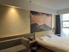 日照东港新市区安泰名筑多套公寓楼出租 押一付一家具家电齐全，拎包入住出租房源真实图片