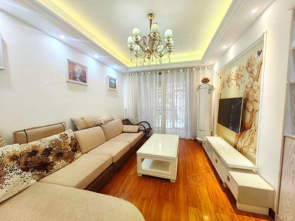 精装修 客厅有空调 干净整洁 价格美丽 看房方便出租房源真实图片