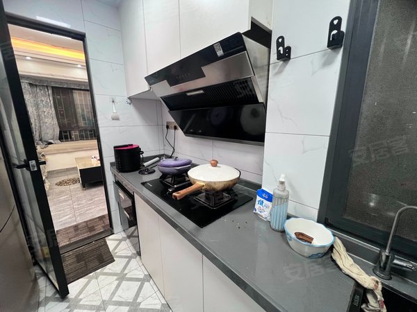 【多图】熙龙大厦,人民南租房,近口岸 过道地铁口 交通便利 商圈成熟