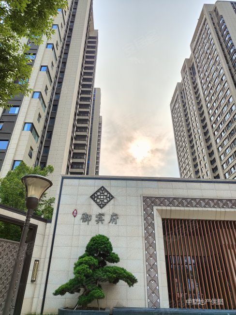 琥珀御宾府近地铁有电梯正规商品房次新小区中间楼层