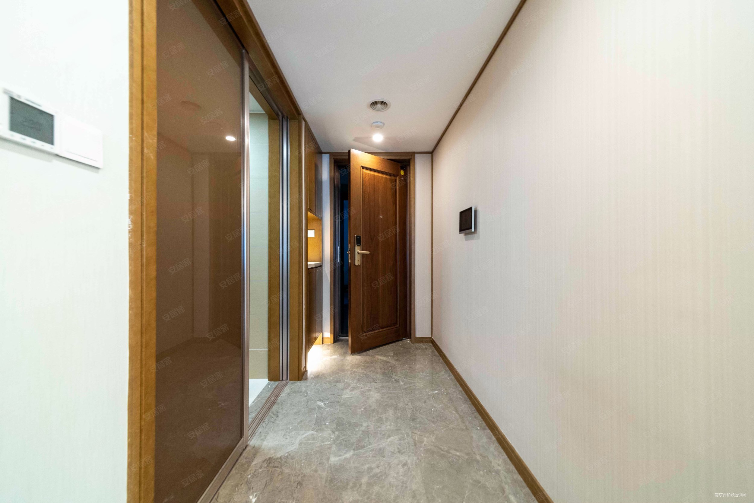 正荣润峯 近地铁 出行方便 带电梯 装修好 小三房