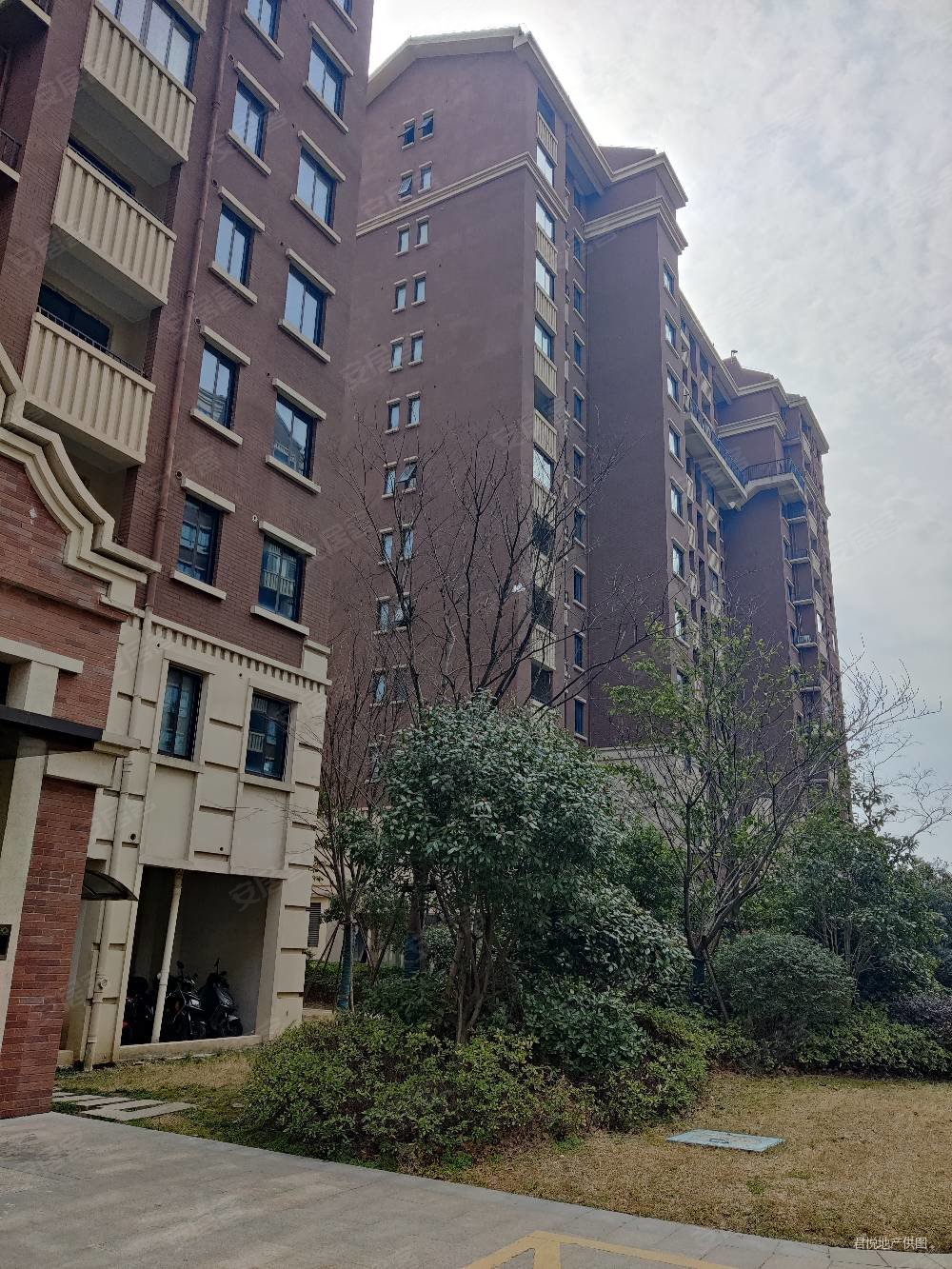 荣盛观湖景园3室2厅2卫100㎡南北115万