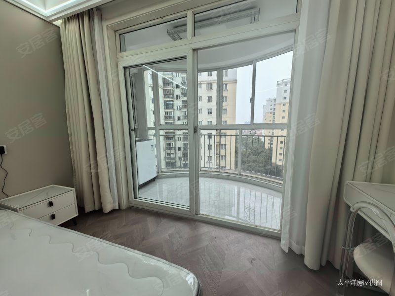 出行方便 有电梯 中间楼层采光好 南北通透 临地铁 商品房,东苑怡景园