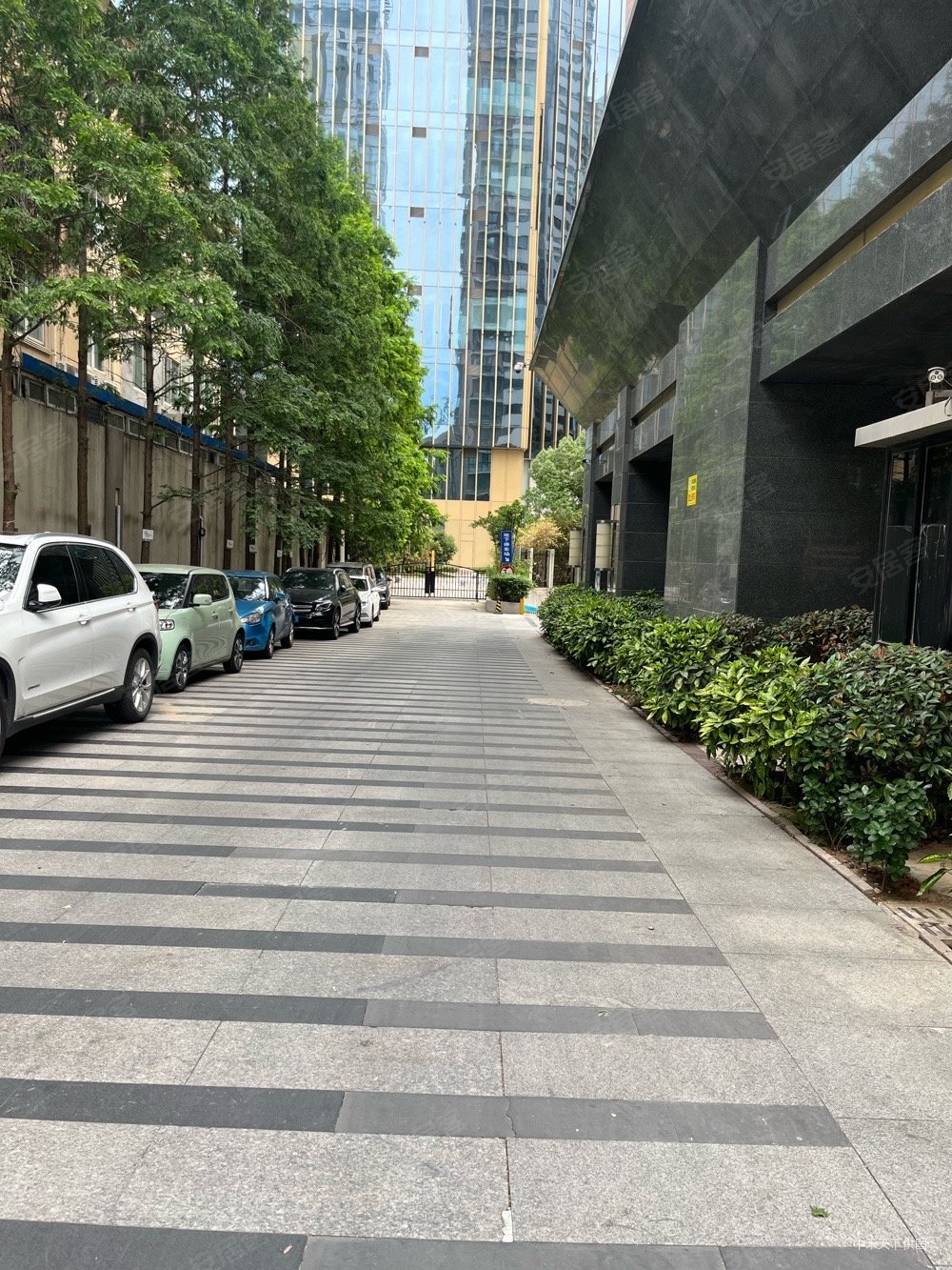 金鹰国际花园二手房,618万,2室2厅,2卫,133平米-南京安居客