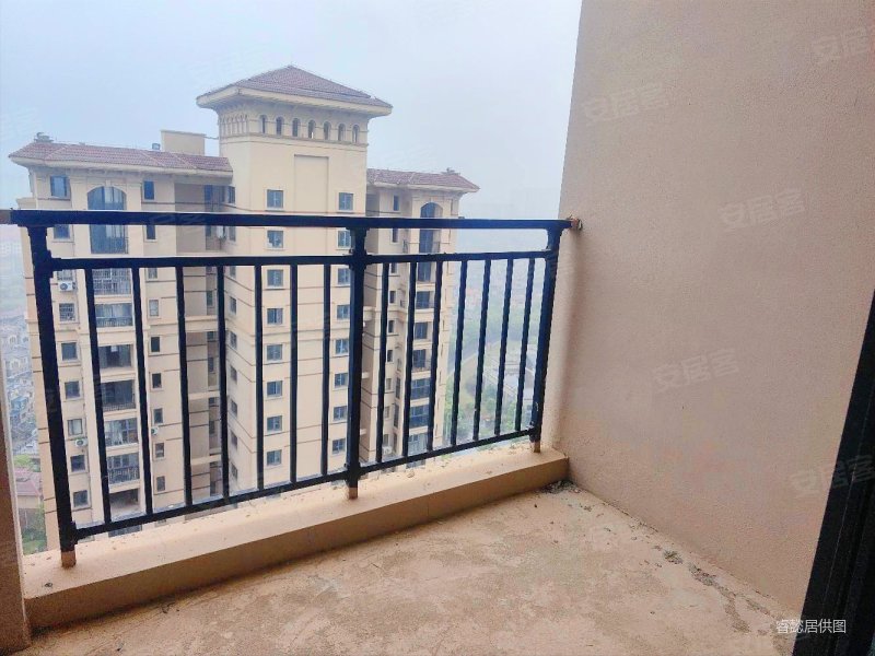 4米挑高复试,朝南,民用水电带天然气,实得面积80平,保利半山国际檀香